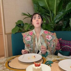Pinyadar Salinvarradar Instagram - 🍰 🫶🏻 🥽 🪐 🤭