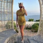 Pixie Lott Instagram - Ibiza baby 🐝🐝🐝