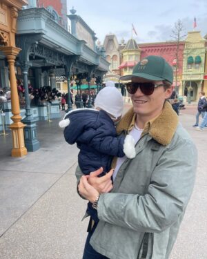 Pixie Lott Instagram - c’etait magnifique 💛 @disneylandparis is steeped in so much nostalgia for us from the music everywhere to the castle at night, it was magical to be back but with bertie and my fam 🧚‍♂️