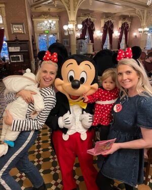 Pixie Lott Instagram - c’etait magnifique 💛 @disneylandparis is steeped in so much nostalgia for us from the music everywhere to the castle at night, it was magical to be back but with bertie and my fam 🧚‍♂️