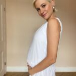 Pixie Lott Instagram - not long now ✨