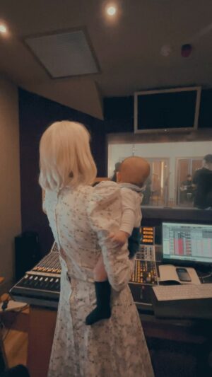 Pixie Lott Instagram - fuzzy loves being in the studiooooooo⚡️ @tommitchener @korerecording