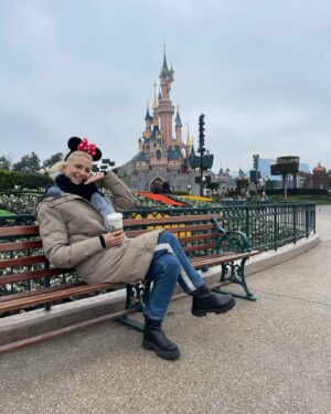 Pixie Lott Instagram - c’etait magnifique 💛 @disneylandparis is steeped in so much nostalgia for us from the music everywhere to the castle at night, it was magical to be back but with bertie and my fam 🧚‍♂️