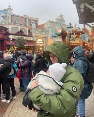 Pixie Lott Instagram - c’etait magnifique 💛 @disneylandparis is steeped in so much nostalgia for us from the music everywhere to the castle at night, it was magical to be back but with bertie and my fam 🧚‍♂️