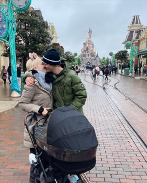 Pixie Lott Instagram - c’etait magnifique 💛 @disneylandparis is steeped in so much nostalgia for us from the music everywhere to the castle at night, it was magical to be back but with bertie and my fam 🧚‍♂️