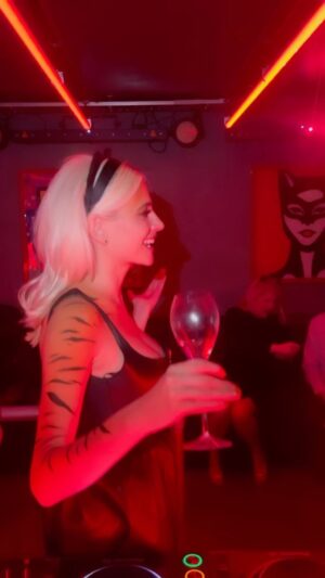 Pixie Lott Instagram - cat 4 lyf