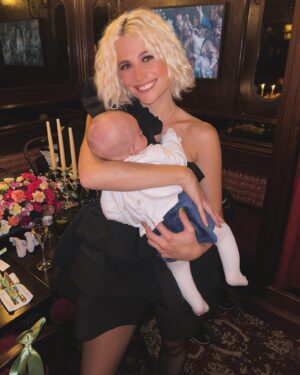 Pixie Lott Instagram - my 🐝 day ✨💝🍀✨❤️💚 thank you so much for the lovely msgs I’m so grateful for everything andddd so hippy happy to be here 💚 and of c as you know will be stretching out the celebrationays because yolo
