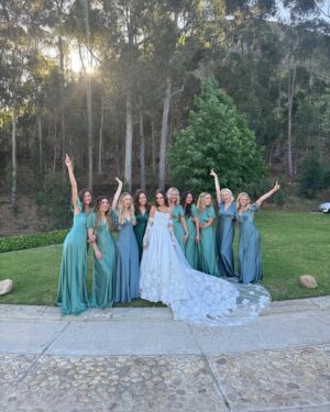 Pixie Lott Instagram - what an absolutely unforgettable few days living it up in beautiful South Africa for the new Mr and Mrs Ruiz 🤍 My eyes popped out of my head at the views everywhere I looked and of course at the bridey @g_porge @ruiz_jamie it was so special and stunning and we love you 🤍🤍🤍