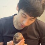 Ploi Horwang Instagram - @dustyjustdusty ขาสั้นสุดๆ ตัวเริ่มยาวแล้วด้วย ตาก็เริ่มเปิดละ แต่ใดๆ หน้าเหมือนพ่อมันเลย 55555