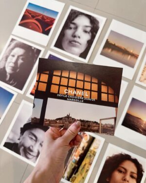 Ploi Horwang Instagram - บัตรเชิญโชว์ #CHANELCruise 2024/25 มาแล้วววว พร้อมรูปถ่ายจากช่างภาพ Jamie Hawkesworth เป็น 24 รูปที่สวยมาก ชอบ mood อะไรแบบนี้มากๆๆ  รอดูโชว์วันนี้ได้เลยทุกคน ดูแฟชั่นโชว์ได้ใน @chanelofficial หรือทางเว็บไซต์  chanel.com ได้วันนี้เวลา 23.30 (ตามเวลาไทย)