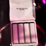 Ploi Horwang Instagram - CHANEL ROUGE ALLURE VELVET NUIT BLANCHE POP-UP เข้าไปที่ป๊อบอัพครั้งนี้ได้ความรู้สึกเหมือนเราอยู่ถนนแห่งหนึ่งที่มีทั้งโรงหนัง มี night club มี speak easy bar แล้วก็มีร้านสะดวกซื้อ คือเจ๋งมากกก แล้วลิปสติกคอลเลคชั่นนี้ไม่มีชื่อนะคะมีแต่เวลาของตอนกลางคืน สีที่พลอยชอบที่สุดคือตอนตีหนึ่ง 555 1:00 am ใครอยากมาดู POP-UP นี้อย่าลืมลงทะเบียนนะคะมันน่ารักมากและเก๋มากๆ 👩🏻‍🦰💄🫶🏻 #CHANELMakeup #CHANELBeauty #RougeAllure #CHANELNuitBlanche ลงทะเบียนล่วงหน้า www.chanel.com/-RAVPopup-TH