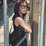 Ploi Horwang Instagram - อยู่เมืองไทยแต่ถ่ายให้เหมือนอยู่เมืองนอก … เลยหรือ แต่กระเป๋า Ricco bag @alexanderwangny คือโคตรเท่โคตรอันตราย จบ @club21thailand