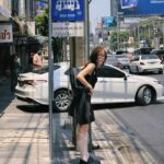 Ploi Horwang Instagram - อยู่เมืองไทยแต่ถ่ายให้เหมือนอยู่เมืองนอก … เลยหรือ แต่กระเป๋า Ricco bag @alexanderwangny คือโคตรเท่โคตรอันตราย จบ @club21thailand
