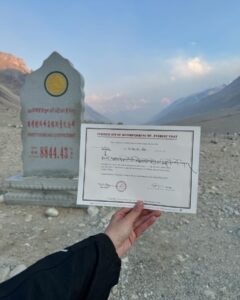 Ploypailin Thangprapaporn Instagram - หมอชิต สู่ everest base camp ถึงละจ้าาาา แต่! ยังไม่จบ.. ไปต่อกันที่เขาไกรราช เพื่อลองเดิน“โครา“ รูปแบบการแสวงบุญของชาวทิเบตตตต ❤️