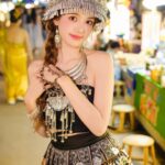 Ploypailin Thangprapaporn Instagram - ถ่ายรูป 4000 บาท ที่จีนได้อะไรบ้าง? ได้ช่างแต่งหน้า ช่างผม ติดขนตาปลอม เทปตาสองชั้น โบกตัวขาวออร่า เรียกได้ว่าแต่งจัดเต็มเหมือนออกงาน (แล้วแต่งโคตรรสวย) ได้ชุดอลังการ (ชุดขึ้นตามราคา ชุดเบาๆก็ถูกลงง55) ได้ช่างภาพถ่ายรูปให้ พร้อมจัดไฟ คิดท่า พาไปถ่ายตามสถานที่จริง จบด้วยได้รูปทุกรูปที่ถ่าย พร้อม รีทัชรูปสวยๆให้ 9 รูป ไม่ชอบคอมเม้นวงให้เขาแก้ได้ และนี้คือรูปที่ผ่านการรีทัชโดยร้านพี่จีนค้าบบ😂 รอประมาณ 1 อาทิตย์
