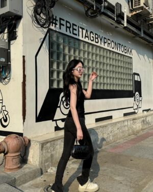 Ployshompoo Supasap Instagram - Summer time 🖤
@versace