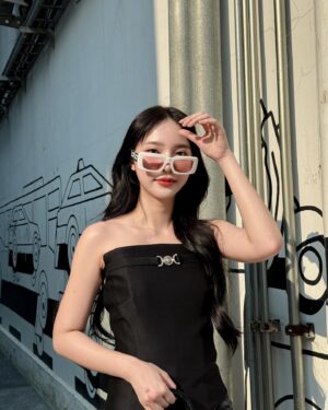 Ployshompoo Supasap Instagram - Summer time 🖤
@versace
