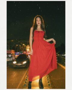 Ployshompoo Supasap Instagram - I’ll be your santy tonight 🎄🌹 Thank you for 2M today~ Merry Christmas! 🫣❤️