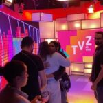 Pocah Instagram - e quando vc é convidada e de repente precisa assumir o programa ao vivo? De volta a casinha TVZ pra homenagear a queen @madonna @pretagil obrigada pela confiança, conta comigo sempre! ❤️