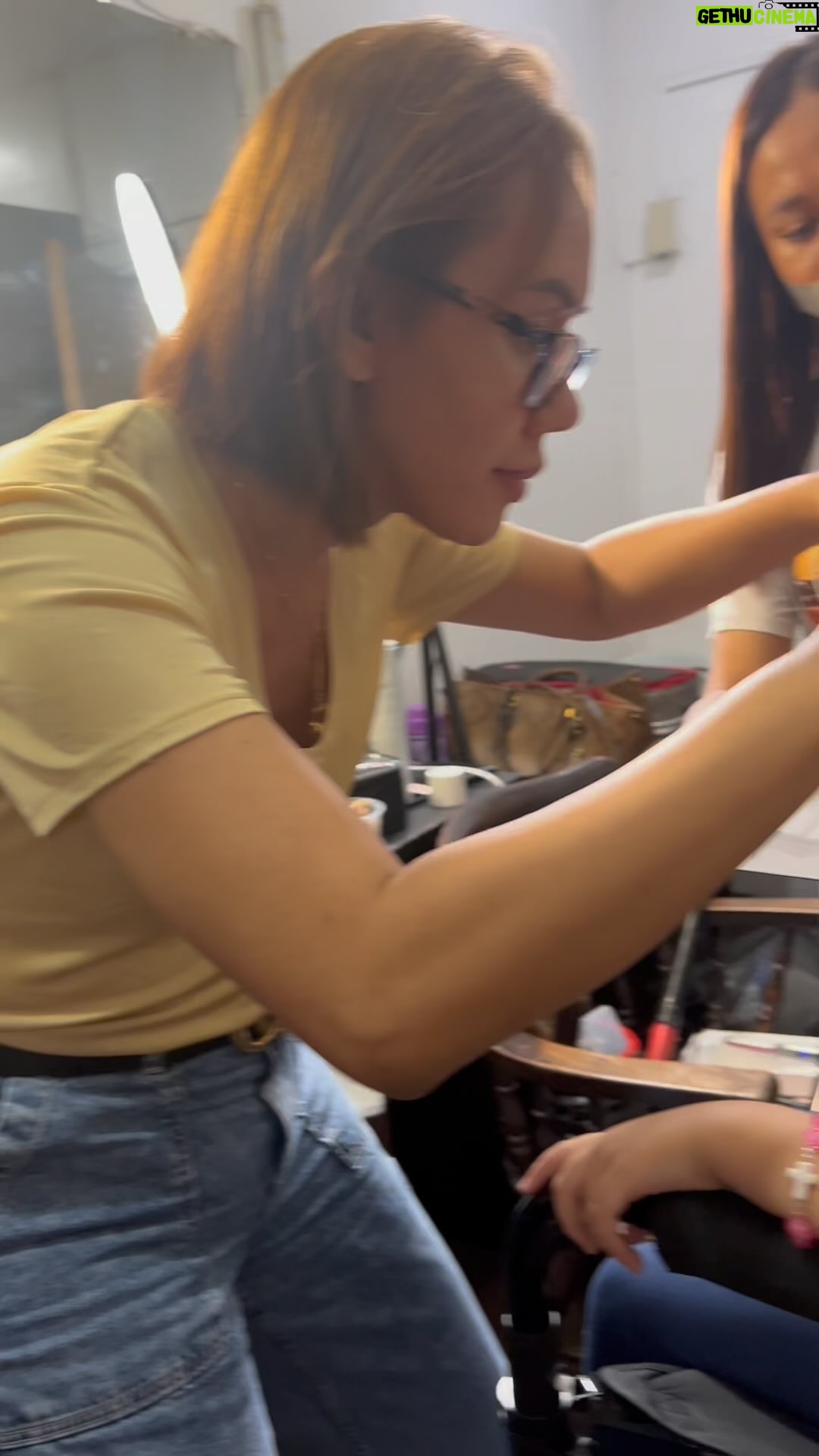 Pokwang - 35.6K Likes - mabait na bata si @malia_tisayngmasa18 masunurin walang reklamo sa unang 1hr tapos ayun panay sabi ng masakit na jaw nya kaka smile bwahaahahaa thank you my @ultramega_ph family we love you nang nang @jgl71 salamat love you ❤️💙
Hair and makeup @rovielcastor
assisted by @yvonnemaylaya
Styled by @kimmerferrer @_dodleygal
Thank you @edwarddc88 as always 🙏🏼❤️