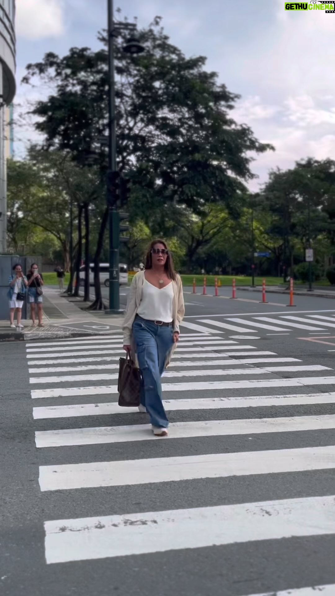 Pokwang - 20.3K Likes - naglibot ako sa BGC naghanap ng expat hahahahaa wala akong nakita kahit yung si feeling expat hahaaahaaa