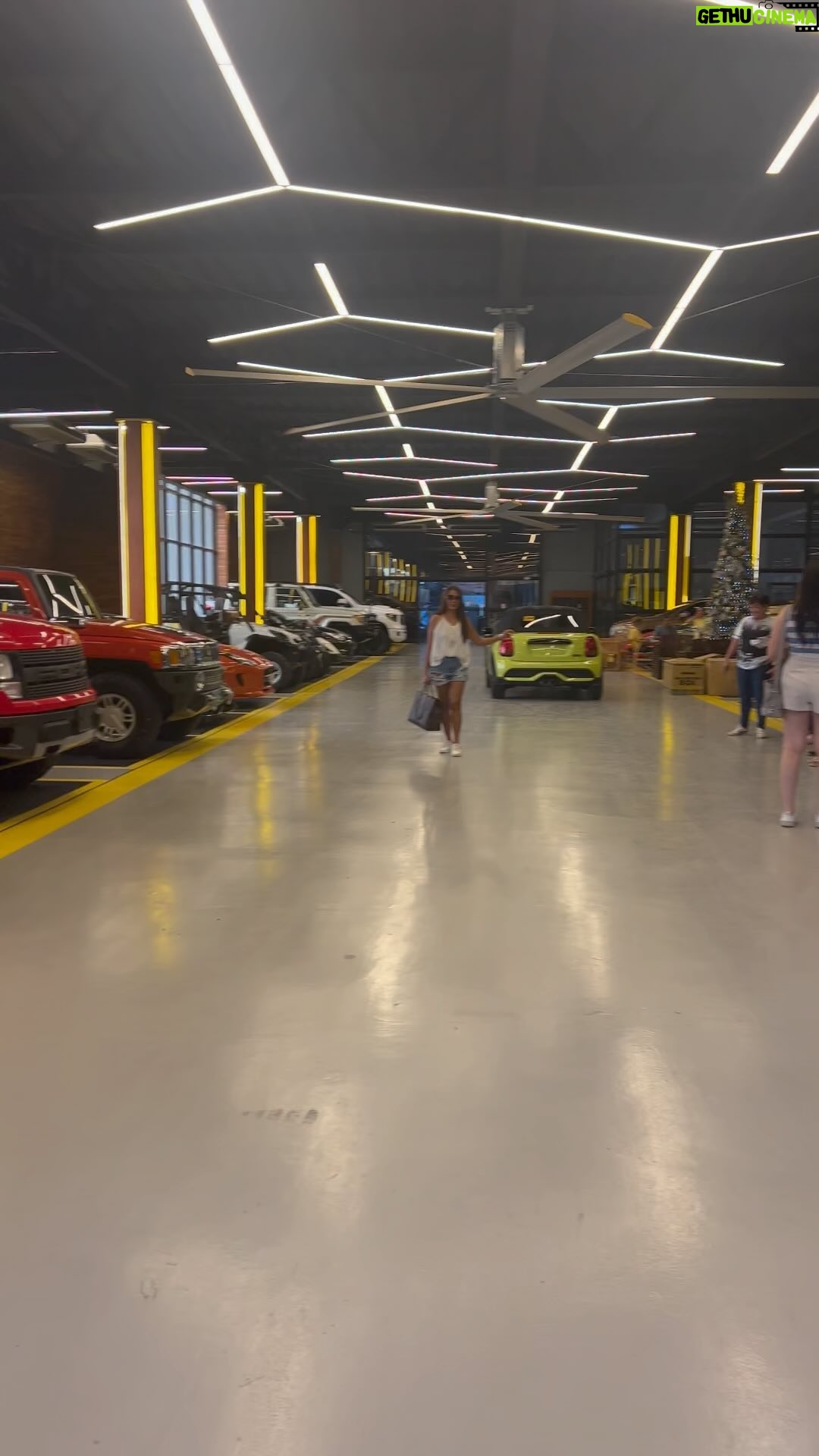 Pokwang Instagram - Hindi ako makapag desisyon ano gagamitin kong car? haahahahaa VROOM VROOM!!!