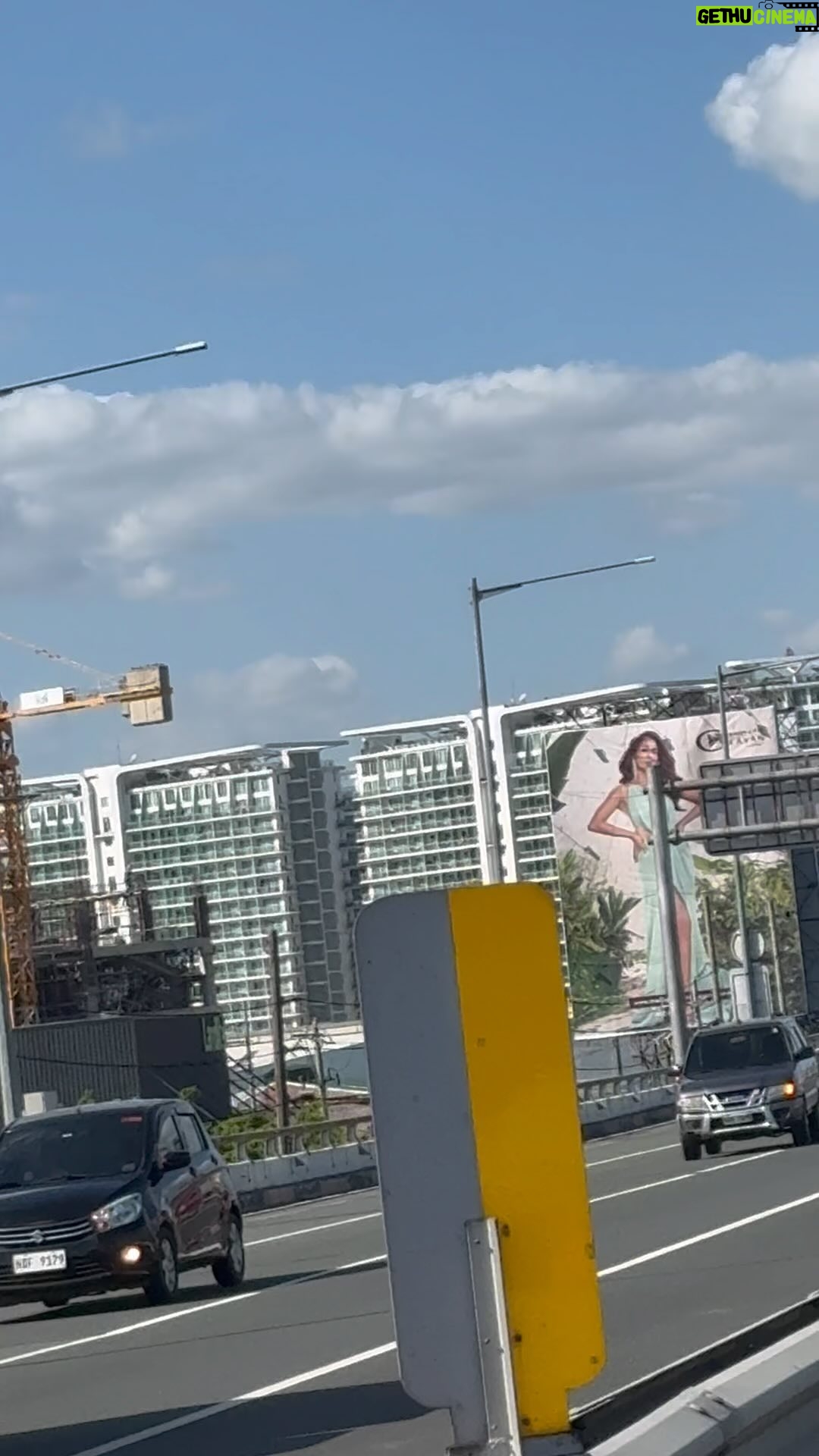 Pokwang Instagram - Ano ginagawa mo dyan Marietta sa Skyway Alabang Bicutan Exit? Haahahahhaa o deba @mannyandpiecalayanclinic taraaayyyy maybpa billboard!!!! Hair & makeup @rovielcastor Thank you @sevenbarretto youβre one of the best ππ Gown from the one and only @ushisato πππΌππΌππΌππΌππΌ