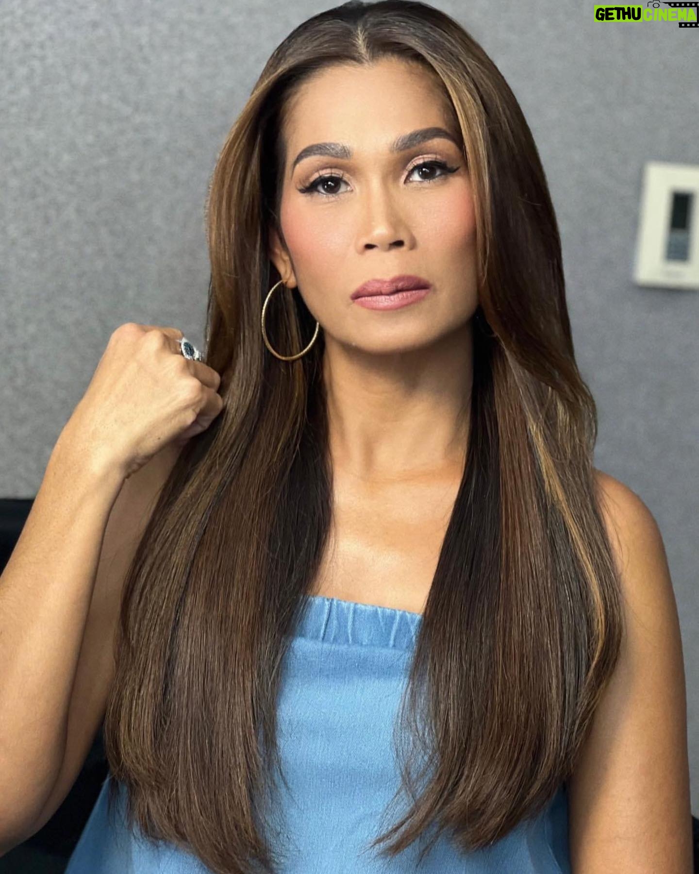 Pokwang Instagram - Mamang Marietta Subong for TiktoClock GMA π . Hair by: @yvonnemaylaya Make Up by: @rovielcastor Styled by: @kimmerferrer Assisted by: @_dodleygal Hair Extensions by: Tany Hair Extensions Plus #RovielCastorByEstetika #EstetikaBeautyandWellness #RovielCastorMakeupArtistry #makeupbyrovielcastor #makeupartistph #makeupartistphilippines #makeupartist #gmaartist #sparkle #sparklegmaartistcenter #pokwang