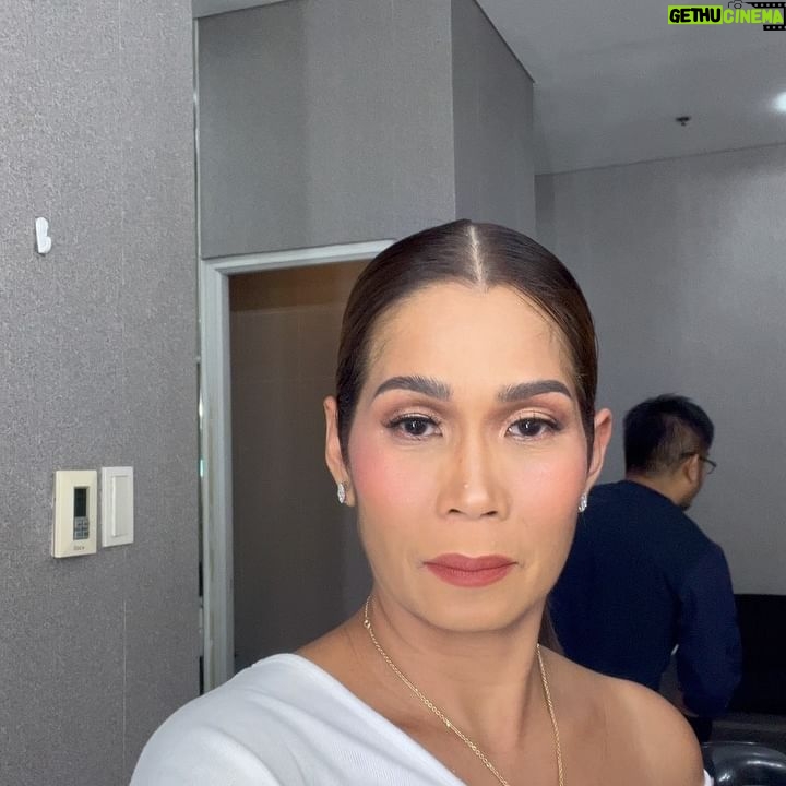 Pokwang - 10.9K Likes - Hi guys this is it!!! Please follow Malia’s new IG account @malia_tisayngmasa18 and please paki unfollow ang old one na @malia_obrian block or better paki mass report kesa pakinabangan ng iba na walang silbi hahaahahaa salamat po….❤️