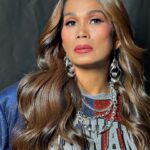 Pokwang Instagram - Mamang @itspokwang27 💙❤️for @ultramega_ph Anniversary #UltramegaExpo2023 . Hair by: @rhadlaurejas Assisted by @yvonnemaylaya Make Up by: @rovielcastor Styled by: @hausofjaylo Hair Extensions by: @tanyhairextensionsplus
