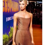 Polina Maksimova Instagram – Отпремьерили «ЧЕБУРАШКУ»

Сказка, которая заставит вас улыбаться и плакать. Фильм о любви и прощении. Взрослые вспомнят детство, а дети будут верить в чудеса. Человечное, доброе, светлое кино, которое вам обязательно захочется пересмотреть (и даже не раз). Чебурашка объединяет поколения! Берите бабушек, дедушек, мам, пап, детей, внуков, правнуков и бегите в кино! Это настоящее новогоднее чудо! Радость поселится в ваши сердца! 

Для меня честь – быть частью этой картины! Я этим фильмом горжусь!

Приятного просмотра!

#Чебурашка 

С 1 ЯНВАРЯ 2023 года во всех кинотеатрах страны

@yellow_black_and_white_ 
@start.ru 

Платье и ободок – @tatyanakochnova_official 
Туфли – @noone_russia @lesilla 
Загар – @bronzeglow.ru 
Фото – @temerina @temerinatemerina