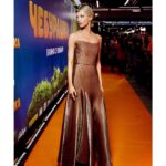 Polina Maksimova Instagram – Отпремьерили «ЧЕБУРАШКУ»

Сказка, которая заставит вас улыбаться и плакать. Фильм о любви и прощении. Взрослые вспомнят детство, а дети будут верить в чудеса. Человечное, доброе, светлое кино, которое вам обязательно захочется пересмотреть (и даже не раз). Чебурашка объединяет поколения! Берите бабушек, дедушек, мам, пап, детей, внуков, правнуков и бегите в кино! Это настоящее новогоднее чудо! Радость поселится в ваши сердца! 

Для меня честь – быть частью этой картины! Я этим фильмом горжусь!

Приятного просмотра!

#Чебурашка 

С 1 ЯНВАРЯ 2023 года во всех кинотеатрах страны

@yellow_black_and_white_ 
@start.ru 

Платье и ободок – @tatyanakochnova_official 
Туфли – @noone_russia @lesilla 
Загар – @bronzeglow.ru 
Фото – @temerina @temerinatemerina