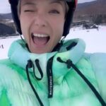 Pom Klementieff Instagram – I took snowboard lessons and now I have a huge bruise on my butt! ( not pictured ). Thank you for the cool outfit @whitespace_____ @shaunwhite @milesvt ( I need more practice!! )
Green like the Grinch 🍏