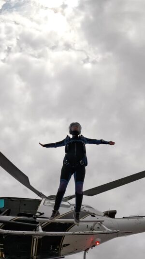 Pom Klementieff Instagram - 🚁 🪂💕
-can you push me? 
-what about if I kick you instead?
-ok cool!
@relix_oner @scottsmith6006