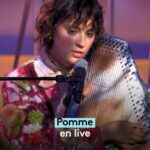 Pomme Instagram - 🎵 @pommeofficial interprète “_jun perseides” en live sur la scène de #CàVous 🎵