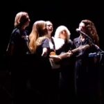Pomme Instagram - la tournée est la chose la plus merveilleuse qui me soit arrivée. le consolation tour est nommée pour le concert de l’année aux @lesvictoires :’) j’aime mon groupe, j’aime mon équipe, j’aime faire des concerts plus que tout au monde. merci d’être venu.e.s par milliers à la messe de consolation. 🖤