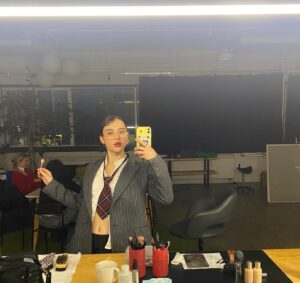 Pomme Instagram - january 🧚🏻‍♂️🍭☃️
la dernière slide va vous surprendre………. j’ai fait découvrir un classique de la chanson française à la télé québécoise oops….
