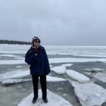 Pomme Instagram - january 🧚🏻‍♂️🍭☃️ la dernière slide va vous surprendre………. j’ai fait découvrir un classique de la chanson française à la télé québécoise oops….