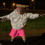 Pomme Instagram - la vénus d’argent, dans lequel j’ai joué mon premier rôle à vie, sort dans 1 semaine au cinéma. j’ai remonté le temps, des premiers essayages costume jusqu’au tournage il y a pile un an, pendant lequel j’ai vécu de nombreux changements capillaires et intérieurs 🥲 c’est un film important. taguez vos cinémas prefs en commentaire pour qu’ils diffusent le film dès sa sortie la semaine prochaine. 🧚🏻‍♂️