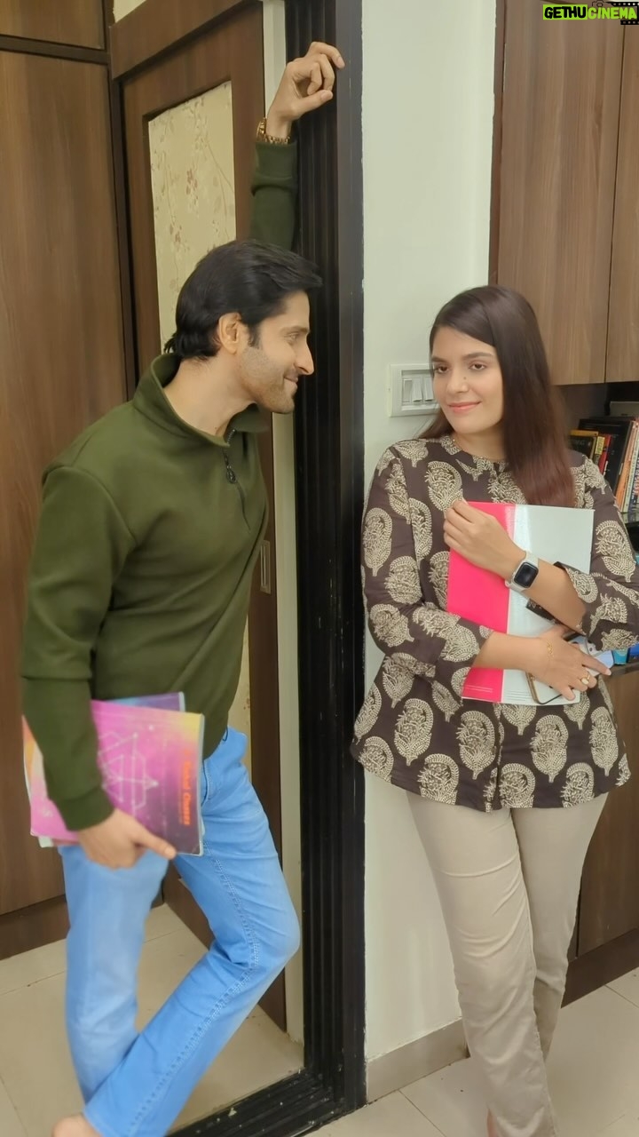 Pooja Gor Instagram - Ohh no π€£π
#jokes #jokeoftheday #romance #couples #comedyreels #reelsinstagram #jokesfordays #husbandwife #funnyjokes #husbandwifejokes #husbandwifetalks #biwi #patipatni #explore #funnymemes #memeoftheday #relatableposts #sitmeme #memestagram #mom #jokes #explore