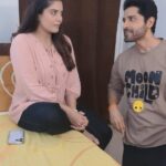 Pooja Gor Instagram - Monsoon magic be like #viralreels #funnyreels #reelsinstagram #reelsvideo #reelitfeelit #comedyreels #husbandwifecomedy #comedyvideos #sitreels