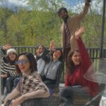Pooja Gor Instagram - Chilly mountain air outside, but inside Nazm villa, it’s all about togetherness and warmth. A cozy hideaway in the heart of Gulmarg! Can’t wait to be back. @nazmvilla [Gulmarg, Kashmir, Villa life, Gulmarg Villa, luxe villa, mountains, getaway, hideaway, friends]