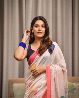 Pooja Gor Instagram - Meri bindiya… ✨
.
.
.
.
.

All dressed up for @mallika_e_awadh last week.
