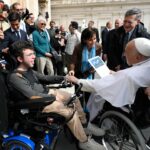 Pope Francis Instagram – EN: In the face of a future that may seem dark, let us strive to sow hope and do good, in the conviction that life can be lived differently and that peace is possible. #GeneralAudience
 
PT: Diante de um futuro que às vezes pode parecer sombrio, procuremos ser semeadores de esperança e tecelões do bem, convencidos de que a vida pode ser vivida de forma diferente e que a paz é possível. #AudiênciaGeral
 
ES: Ante un futuro que a veces puede parecer oscuro, seamos sembradores de esperanza y tejedores de bien, convencidos de que la vida puede vivirse de modo distinto y de que la paz es posible. #AudienciaGeneral
 
IT: Di fronte a un futuro che a volte può sembrare buio, cerchiamo di essere seminatori di speranza e tessitori di bene, convinti che la vita può essere vissuta in modo diverso e che la pace è possibile. #UdienzaGenerale
 
FR: Face à l’avenir qui parfois peut sembler sombre, soyons des semeurs d’espérance et des tisseurs de bien, convaincus que la vie peut être vécue autrement et que la paix est possible. #AudienceGénérale
 
DE : Angesichts einer Zukunft, die manchmal finster erscheinen kann, versuchen wir, Säleute der Hoffnung und Weber des Guten zu sein in der Überzeugung, dass das Leben anders gelebt werden kann und der Frieden möglich ist. #Generalaudienz