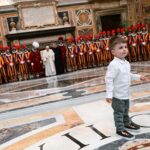Pope Francis Instagram – PT: Este dia para mim é sempre esperado e bem-vindo, porque me oferece a ocasião de expressar publicamente o meu “obrigado” pela presença e serviço da #GuardaSuíça. A minha afetuosa gratidão é extensiva também às famílias destes jovens. 

ES : Espero siempre este día con agrado, porque me ofrece la ocasión para expresar públicamente mi agradecimiento por la presencia y el servicio de la #GuardiaSuiza. Mi gratitud se extiende con afecto a las familias de estos jóvenes. 

IT: Questo giorno giunge per me sempre atteso e gradito, perché mi offre l’occasione di esprimere pubblicamente il mio “grazie” per la presenza e il servizio della #GuardiaSvizzera. La mia gratitudine coinvolge con affetto anche le famiglie di questi giovani. @guardiasvizzerapontificia 

FR: Ce jour est pour moi toujours attendu et apprécié, car il m’offre l’occasion d’exprimer publiquement mon “ merci ” pour la présence et le service de la #GardeSuisse. Ma gratitude va également avec affection aux familles de ces jeunes. 

DE: Dieser Tag ist für mich stets ein willkommener Anlass, mich öffentlich für die Präsenz und für den Dienst der #Schweizergarde zu bedanken. In meinen Dank schließe ich gern auch die Familien dieser jungen Männer mit ein.