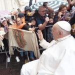 Pope Francis Instagram - EN: The three theological virtues are great gifts of God. Without them, we might be prudent, just, strong, and temperate, but we would not have a heart that loves even when it is not loved, nor would we have hope that dares against all hope. #GeneralAudience PT: As três virtudes teologais são grandes dons de Deus. Sem elas poderíamos ser prudentes, justos, fortes e temperantes, mas não teríamos um coração que ama mesmo quando não é amado, não teríamos uma esperança que ousa contra toda esperança. #AudiênciaGeral ES: Las tres virtudes teologales son grandes dones de Dios. Sin ellas, podríamos ser prudentes, justos, fuertes y templados, pero no tendríamos un corazón que ama incluso cuando no es amado, no tendríamos una esperanza que osa contra toda esperanza. #AudienciaGeneral IT: Le tre virtù teologali sono grandi doni di Dio. Senza di esse noi potremmo essere prudenti, giusti, forti e temperanti, ma non avremmo un cuore che ama anche quando non è amato, non avremmo una speranza che osa contro ogni speranza. #UdienzaGenerale FR: Les trois vertus théologales sont de grands dons de Dieu. Sans elles, nous pourrions être prudents, justes, forts et tempérants, mais nous n’aurions pas un cœur qui aime même quand il n’est pas aimé, ni une espérance qui ose contre toute espérance. #AudienceGenerale DE : Die drei theologischen Tugenden sind bedeutende Gottesgaben. Ohne sie könnten wir klug, gerecht, stark und maßvoll sein, aber wir hätten kein Herz, das liebt, auch wenn es nicht geliebt wird, und keine Hoffnung, die gegen alle Hoffnung Wagnisse eingeht. #Generalaudienz PL: Trzy cnoty teologalne są wielkimi darami od Boga. Bez nich moglibyśmy być roztropni, sprawiedliwi, mężni i umiarkowani, ale nie mielibyśmy serca, które miłuje nawet wtedy, gdy nie jest miłowane, nie mielibyśmy nadziei wbrew wszelkiej nadziei. #AudiencjaOgólna