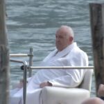 Pope Francis Instagram – EN: Faith in Jesus, our connection with Him, opens us to receive the sap of God’s love, which multiplies our joy. He cares for us and brings forth shoots even when the soil of our life becomes arid. #GospelOfTheDay (Jn 15:1-8)
ES: La fe en Jesús, el vínculo con Él, nos abre para recibir la savia del amor de Dios, que multiplica nuestra alegría, nos cuida con esmero y hace brotar sarmientos incluso cuando la tierra de nuestra vida se vuelve árida. #EvangeliodeHoy (Jn 15,1-8)
PT: A fé em Jesus, o vínculo com Ele, nos abre para receber a seiva do amor de Deus, que multiplica nossa alegria, cuida de nós com carinho e produz brotos mesmo quando o solo de nossa vida se torna árido. #EvangelhoDoDia (Jo 15,1-8)
IT: La fede in Gesù, il legame con Lui, ci apre ad accogliere la linfa dell’amore di Dio, che moltiplica la nostra gioia, si prende cura di noi con premura e fa nascere germogli anche quando il terreno della nostra vita diventa arido. #VangelodiOggi (Gv 15,1-8)
FR: La foi en Jésus, le lien avec Lui, nous ouvre pour recevoir la sève de l’amour de Dieu, qui multiplie nos joies, nous soigne avec l’attention d’un bon vigneron et fait naître des sarments même quand le sol de notre vie devient aride. #EvangileduJour (Jn 15, 1-8)
DE: Der Glaube an Jesus, die Verbindung mit ihm öffnet uns für den Lebenssaft der Liebe Gottes, die unsere Freude vervielfacht, sich fürsorglich um uns kümmert und Knospen hervorbringt, auch wenn der Boden unseres Lebens karg wird. #Evangeliumvonheute (Joh 15,1-8)
PL: Wiara w Jezusa, więź z Nim, otwiera nas na przyjęcie życiodajnych soków Bożej miłości, która pomnaża naszą radość, dba o nas i sprawia, że rodzą się pędy nawet wtedy, gdy gleba naszego życia staje się nierodzajna. #EwangeliaDnia (J 15, 1-8)