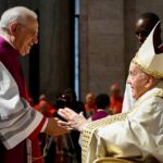 Pope Francis Instagram – EN: Let us even now be drawn by hope! Through our witness, may hope spread to all those who anxiously desire it. May our lives say to them: “Hope in the Lord! Hold firm, take heart, and hope in the Lord!” (Ps 27:14). #Jubilee2025

ES: Dejémonos atraer desde ahora por la esperanza y permitamos que a través de nosotros sea contagiosa para cuantos la desean. Que nuestra vida pueda decirles: «Espera en el Señor y sé fuerte; ten valor y espera en el Señor» (Sal 27,14). #Jubileo2025

PT: Deixemo-nos, desde já, atrair pela esperança, consentindo-lhe que, por nosso intermédio, se torne contagiosa para quantos a desejam. Possa a nossa vida dizer-lhes: “Confia no Senhor! Sê forte e corajoso, e confia no Senhor” (Sal 27, 14). #Jubileu2025

IT: Lasciamoci fin d’ora attrarre dalla speranza e permettiamo che attraverso di noi diventi contagiosa per quanti la desiderano. Possa la nostra vita dire loro: «Spera nel Signore, sii forte, si rinsaldi il tuo cuore e spera nel Signore» (Sal 27,14). #Giubileo2025

FR: Laissons-nous attirer par l’espérance dès aujourd’hui. Faisons en sorte qu’elle devienne contagieuse à travers nous, pour ceux qui la désirent. Puisse notre vie leur dire : « Espère en l’Éternel, sois fort et prends courage ; espère en l’Éternel» (Ps 27, 14). #Jubilé2025DE: Lassen wir uns fortan von der Hoffnung anziehen und lassen wir zu, dass sie durch uns auf jene überspringt, die sich nach ihr sehnen. Möge unser Leben ihnen sagen: »Hoffe auf den Herrn, sei stark und fest sei dein Herz! Und hoffe auf den Herrn!« (Ps 27,14). #HeiligesJahr2025

PL: Pozwólmy, by od teraz pociągnęła nas nadzieja i pozwólmy, by przez nas stała się zaraźliwa dla tych, którzy jej pragną. Niech nasze życie mówi im: „Ufaj Panu, bądź mężny, niech się twe serce umocni, ufaj Panu!” (Ps 27, 14). #Jubileusz2025