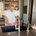 Portia de Rossi Instagram - Sharp Objects..pt...4? @purplecarrotxo