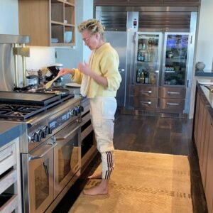 Portia de Rossi Instagram - Just panicked enough to need wine.... @purplecarrotxo